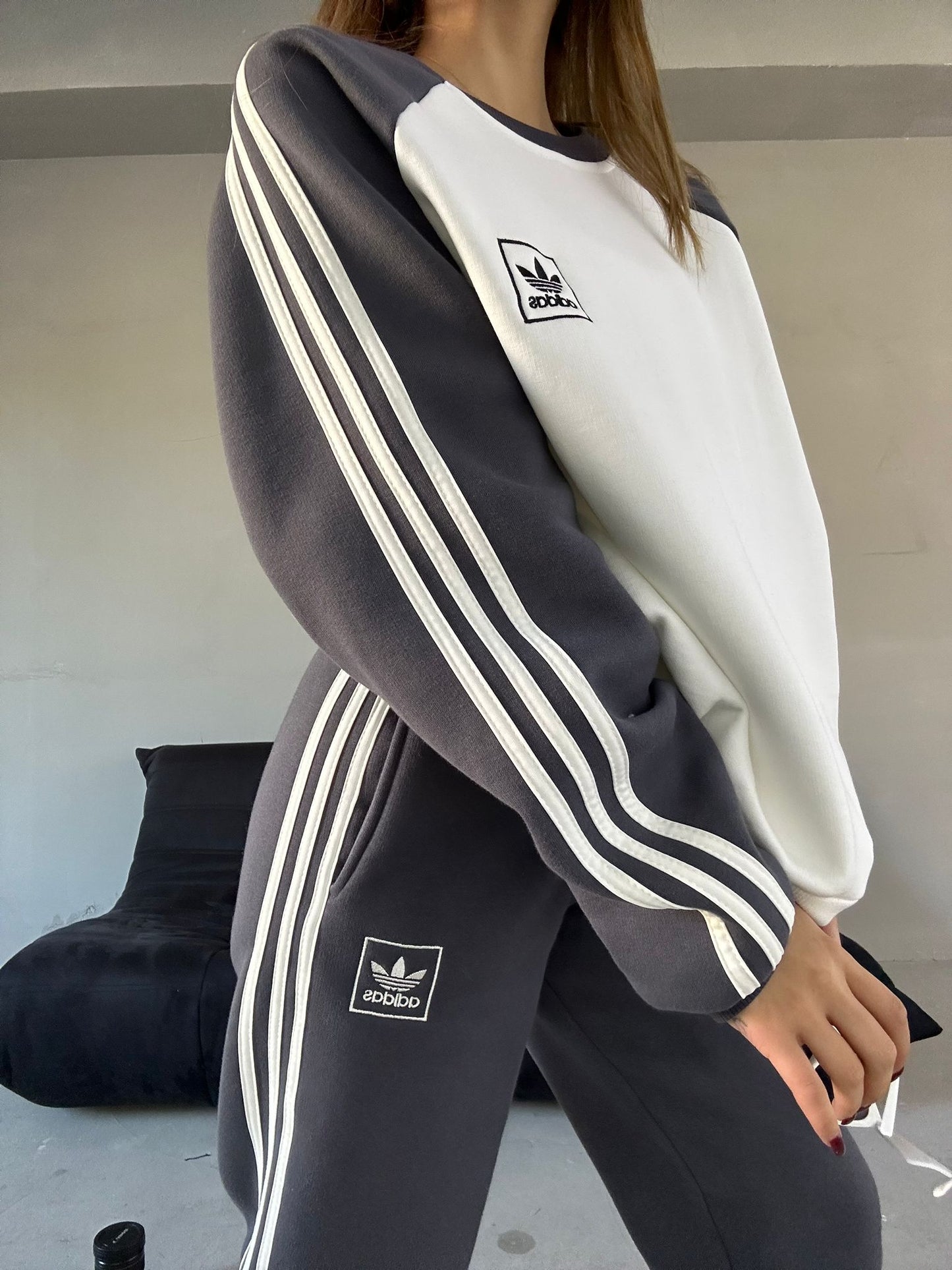 KOSTUM ADIDAS ME PUSH NGA BRENDA
