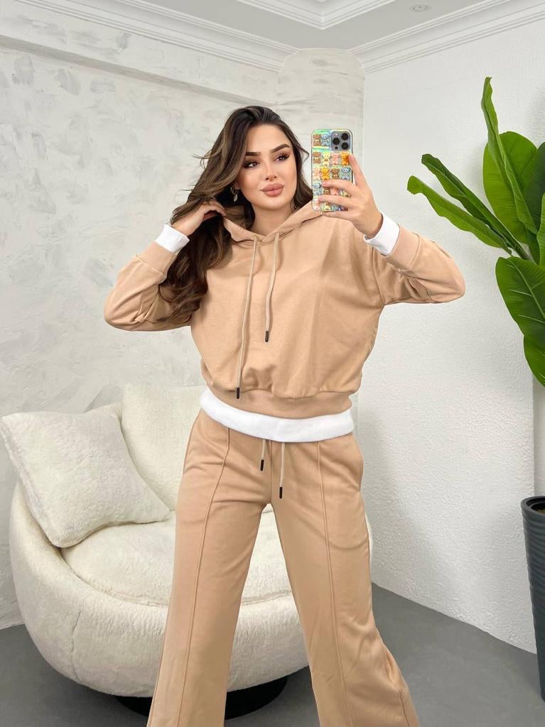 Kostumet me pantallon kauboj & bluza me pjesen e bardh ne fund
