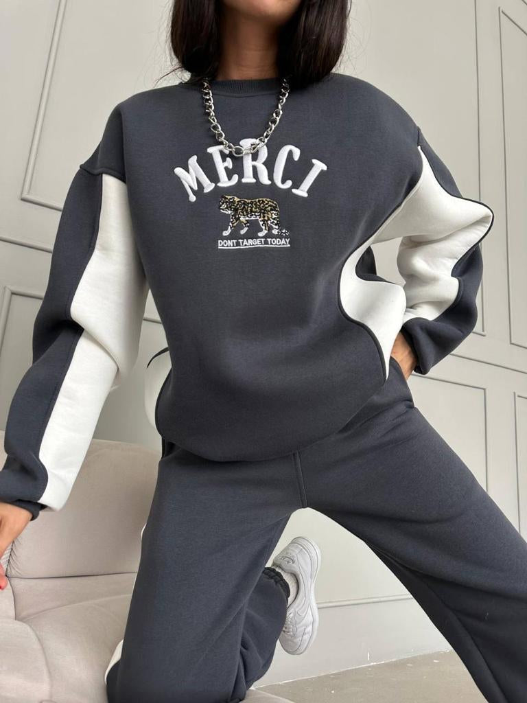 Kostum sportiv Merci