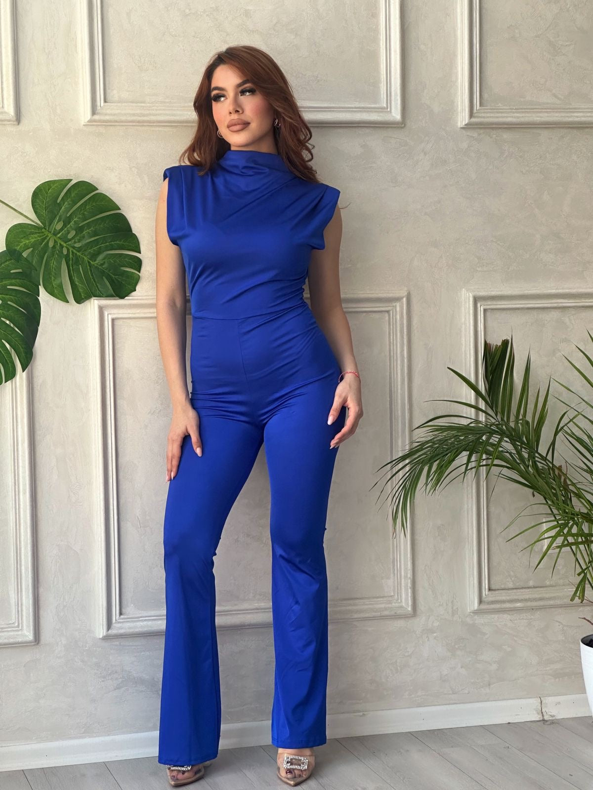 Jumpsuit i plote elastik me vata te supet