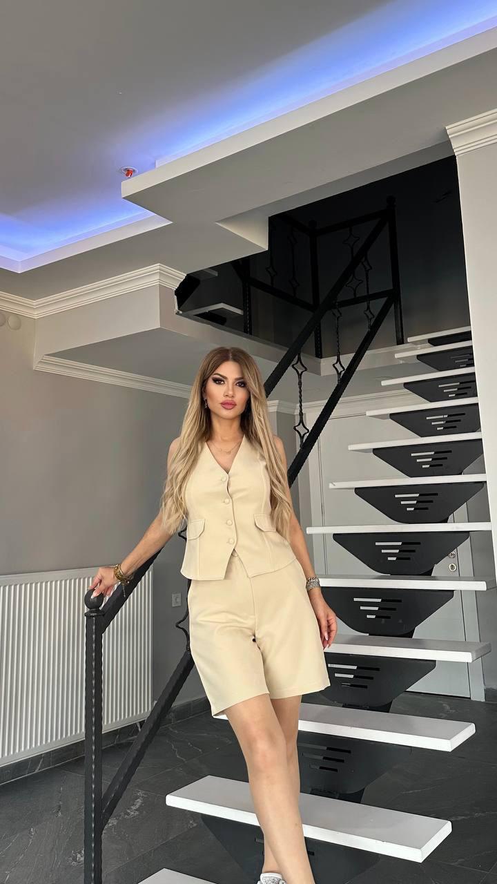 Kostum me jelek & pantallon te shkurter