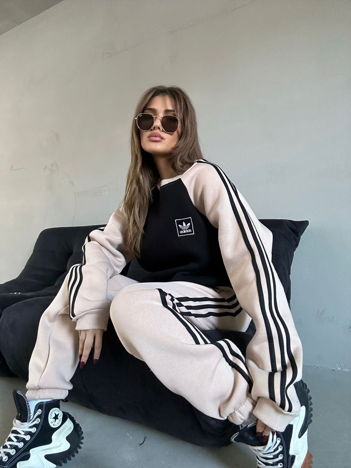 Kostum adidas me push nga brenda logo & vija anesore