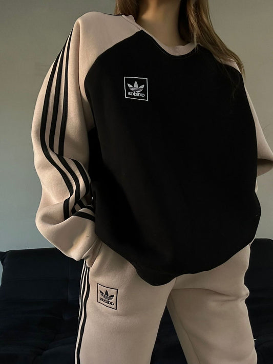 Kostum adidas me push nga brenda logo & vija anesore