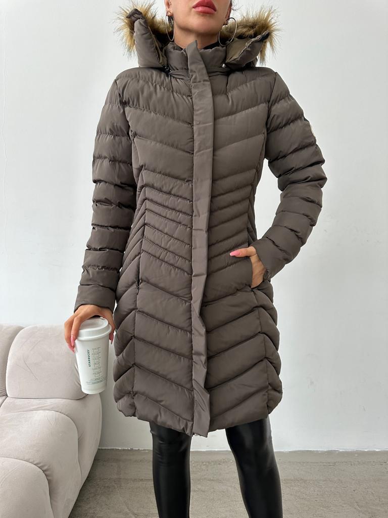 Xhupi Moncler me logo ne oferte