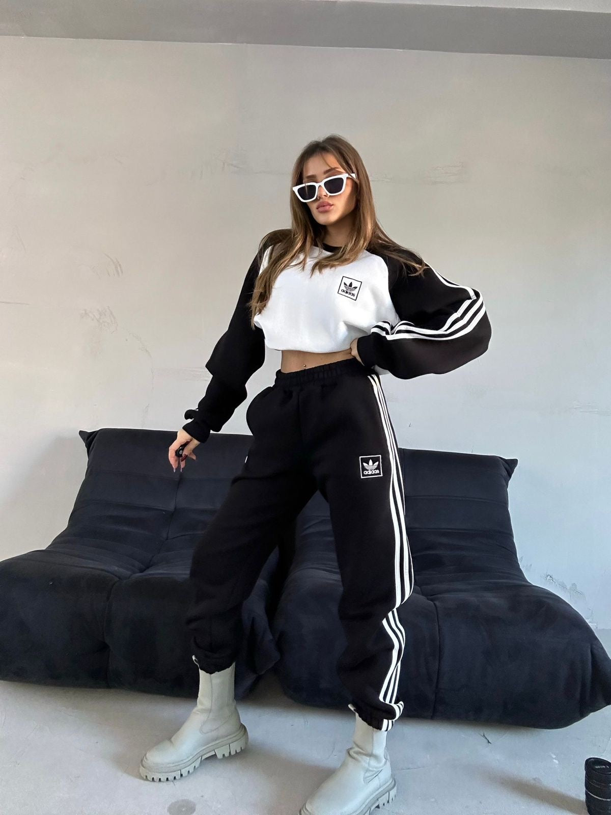 Kostum adidas me push nga brenda logo & vija anesore